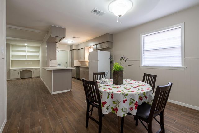 1025 N Meyer Street, Sealy, TX 77474