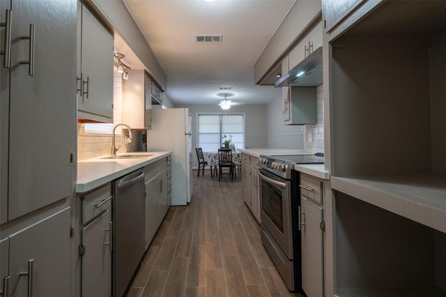 1025 N Meyer Street, Sealy, TX 77474