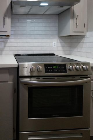 1025 N Meyer Street, Sealy, TX 77474