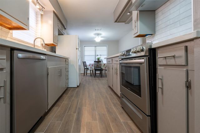 1025 N Meyer Street, Sealy, TX 77474