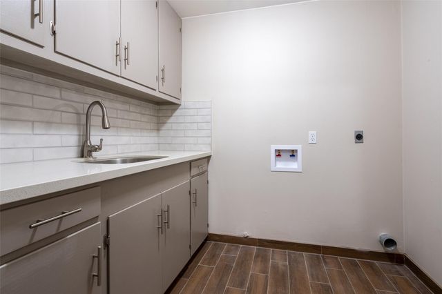 1025 N Meyer Street, Sealy, TX 77474