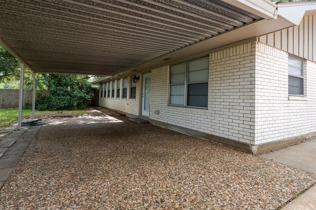 1025 N Meyer Street, Sealy, TX 77474