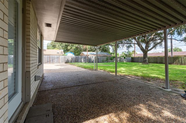 1025 N Meyer Street, Sealy, TX 77474