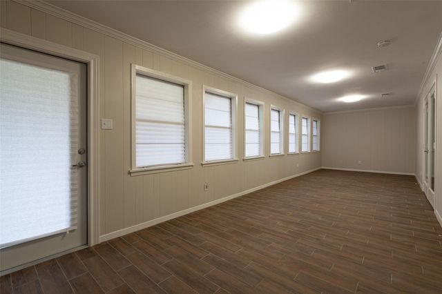 1025 N Meyer Street, Sealy, TX 77474