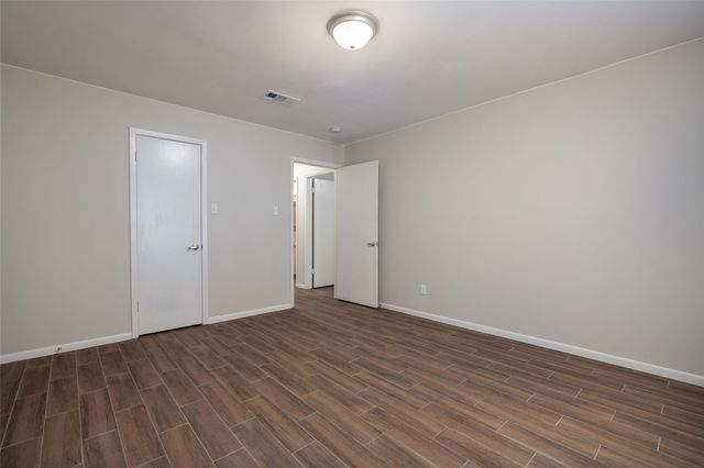 1025 N Meyer Street, Sealy, TX 77474