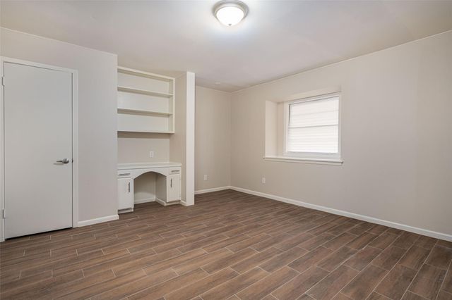 1025 N Meyer Street, Sealy, TX 77474