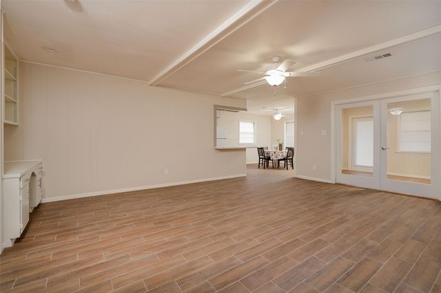 1025 N Meyer Street, Sealy, TX 77474