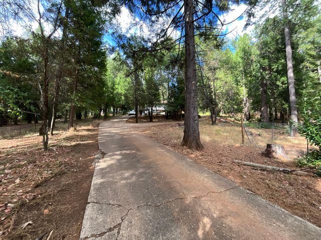 17719 Leal Ln, Brownsville, CA 95919