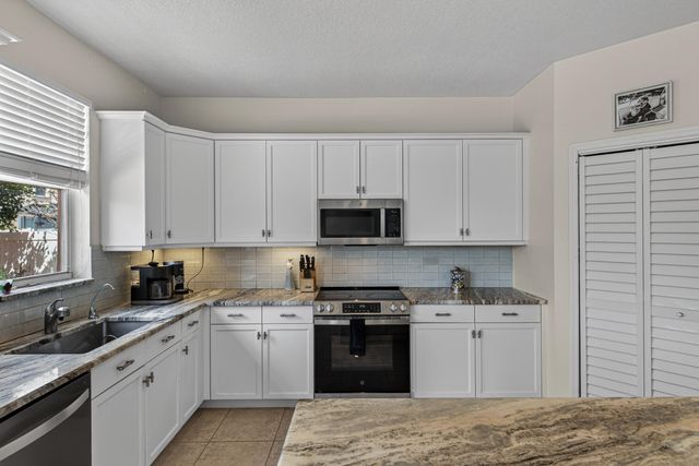 2078 Reston Circle, Royal Palm Beach, FL 33411