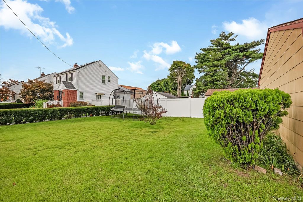 150 Holly Avenue, Hempstead, NY 11550 — photo 3