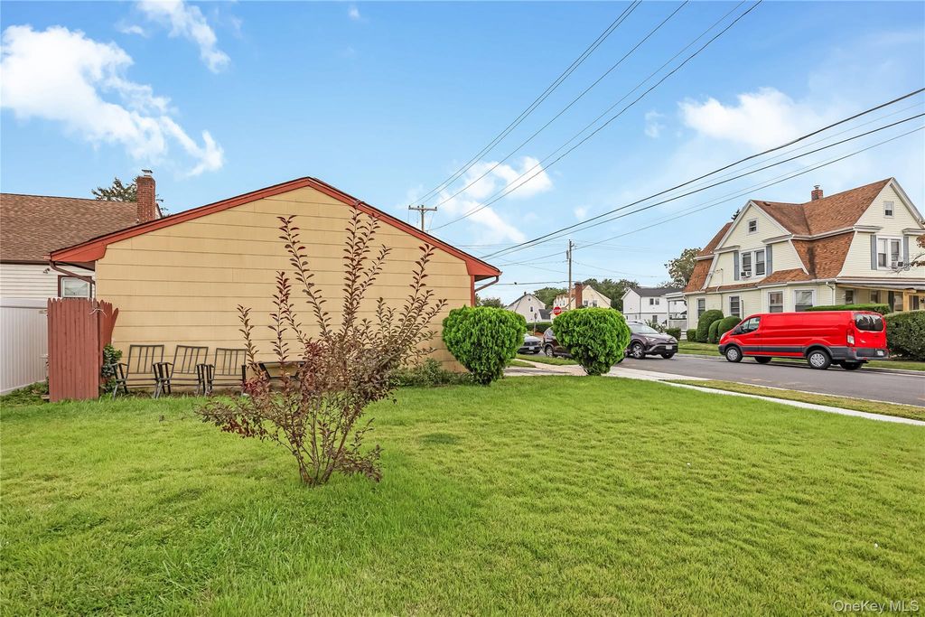 150 Holly Avenue, Hempstead, NY 11550 — photo 4