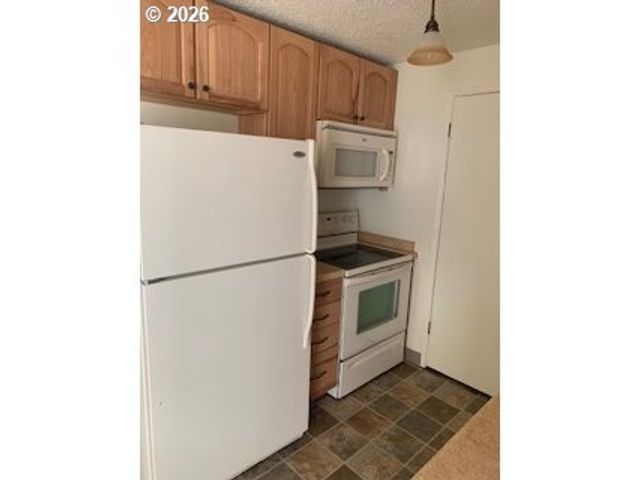 159 Sw FLORENCE Ave L64, Gresham, OR 97080