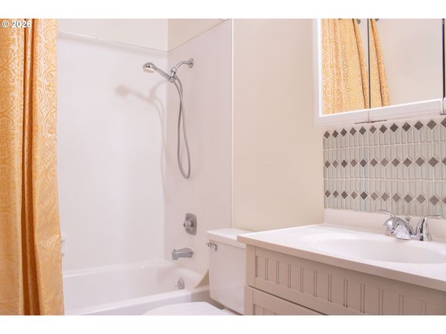 159 Sw FLORENCE Ave L64, Gresham, OR 97080