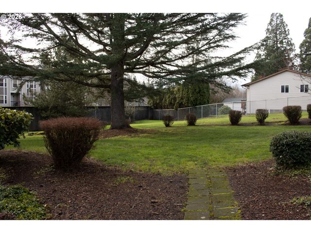 159 Sw FLORENCE Ave L64, Gresham, OR 97080