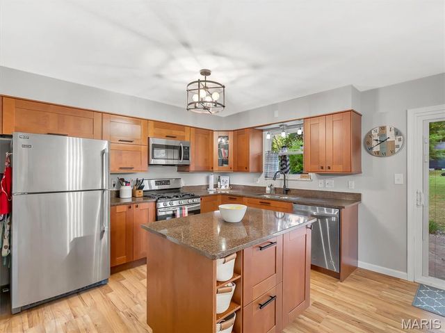 130 Hilltop Place, Collinsville, IL 62234