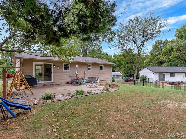 130 Hilltop Place, Collinsville, IL 62234