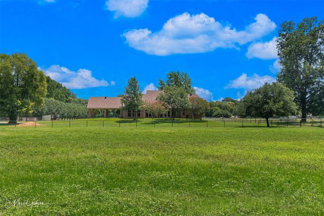 2675 Swan Lake Road, Bossier City, LA 71111