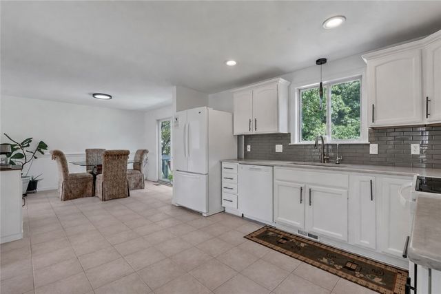 6 Fleuette Drive, Bellingham, MA 02019