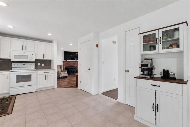 6 Fleuette Drive, Bellingham, MA 02019