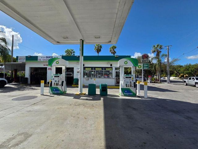 3198 S Dixie Highway, Miami, FL 33133