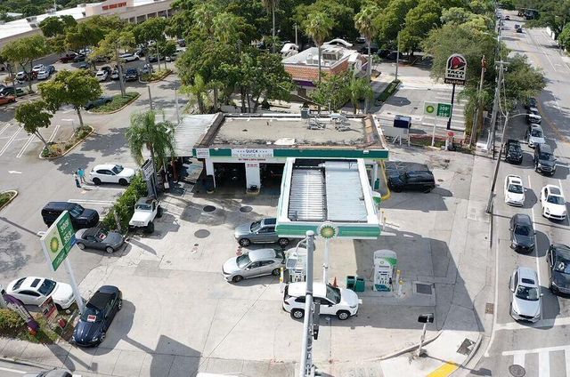 3198 S Dixie Highway, Miami, FL 33133