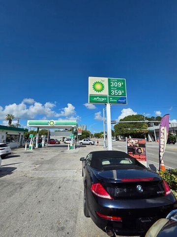 3198 S Dixie Highway, Miami, FL 33133