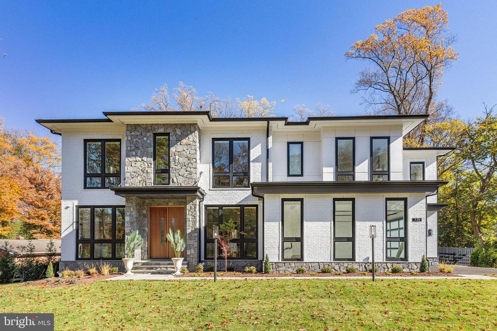 725 LAWTON ST, Mclean, VA 22101