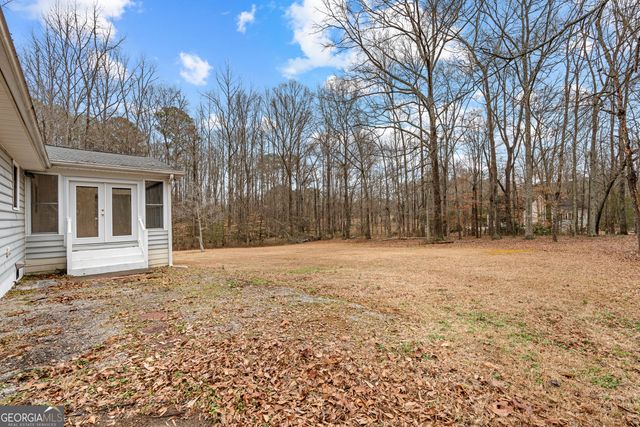 423 Woods Road, Brooks, GA 30205