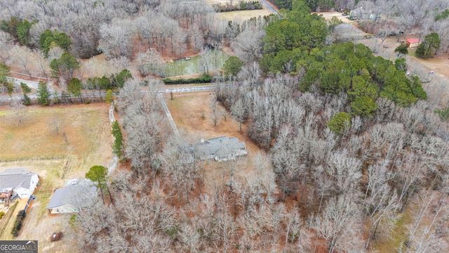 423 Woods Road, Brooks, GA 30205