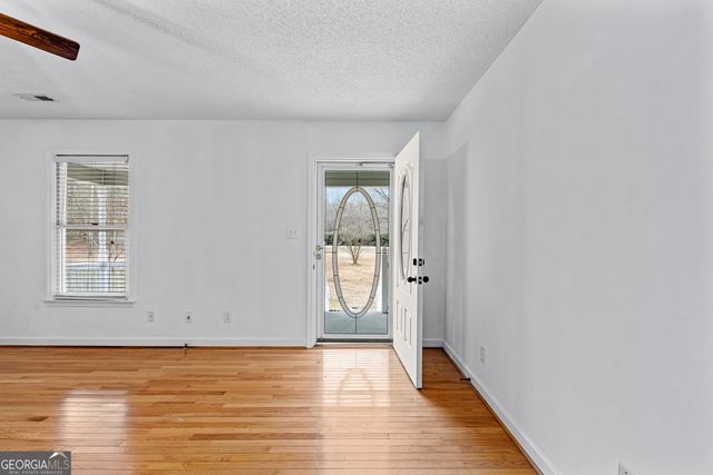 423 Woods Road, Brooks, GA 30205