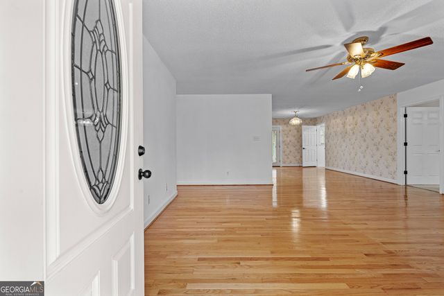 423 Woods Road, Brooks, GA 30205