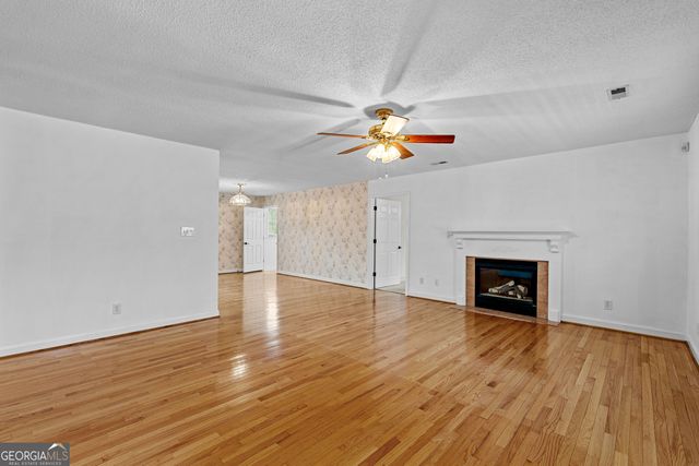 423 Woods Road, Brooks, GA 30205