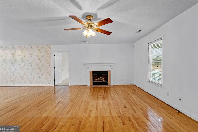 423 Woods Road, Brooks, GA 30205