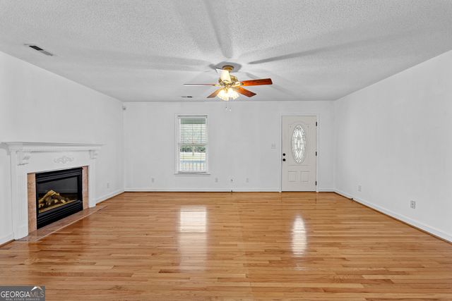 423 Woods Road, Brooks, GA 30205