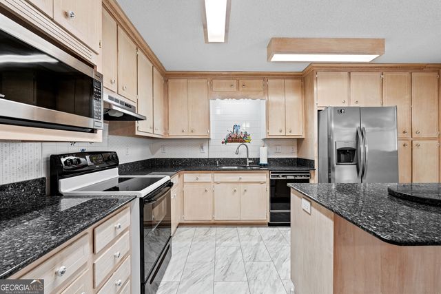 423 Woods Road, Brooks, GA 30205