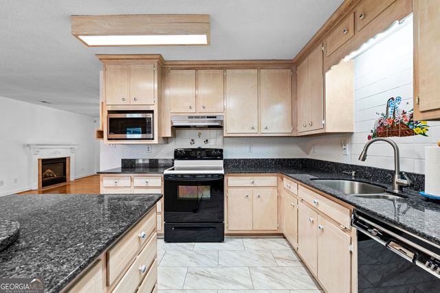 423 Woods Road, Brooks, GA 30205