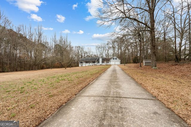 423 Woods Road, Brooks, GA 30205