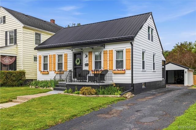 27 Hyde Park, Lockport City, NY 14094