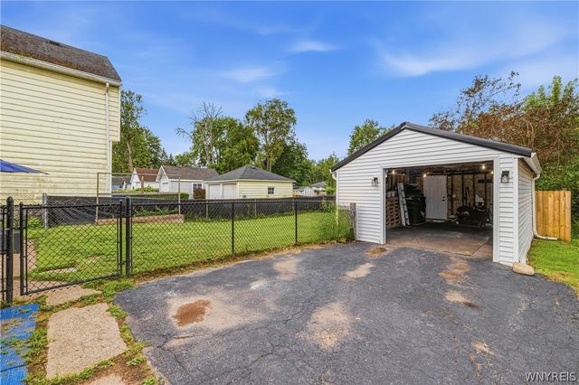 27 Hyde Park, Lockport City, NY 14094