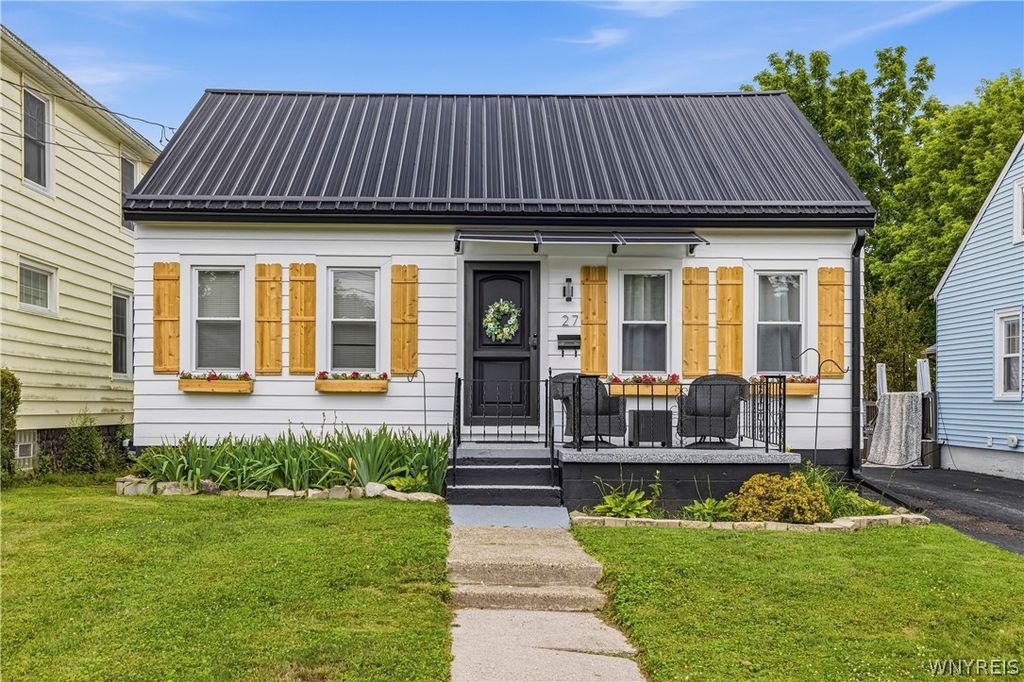 27 Hyde Park, Lockport City, NY 14094
