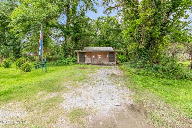 2196 Atchafalaya River Highway L, Breaux Bridge, LA 70517