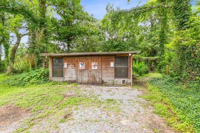 2196 Atchafalaya River Highway L, Breaux Bridge, LA 70517