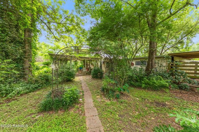 2196 Atchafalaya River Highway L, Breaux Bridge, LA 70517