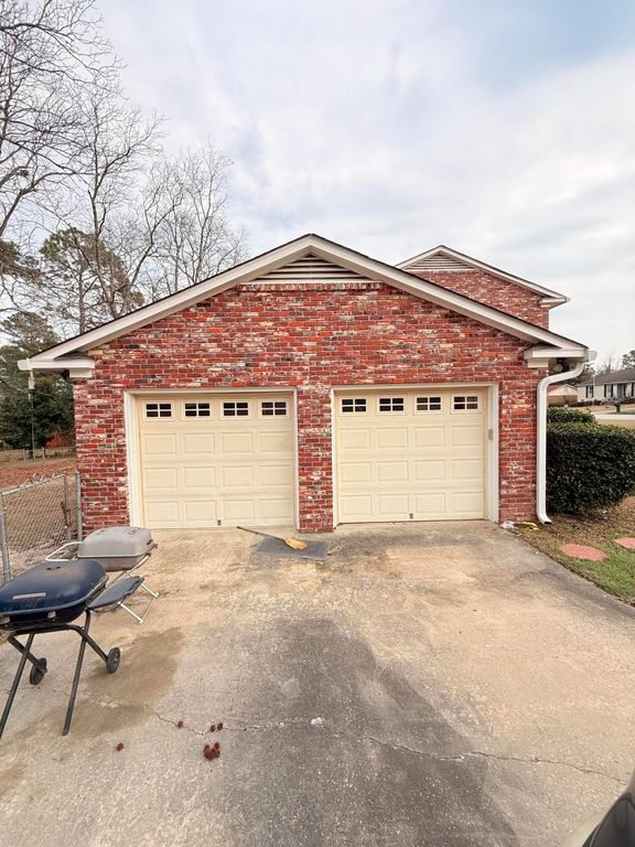 Image 6 of property listing at 7901 Tradd Street, Columbia, SC 29209