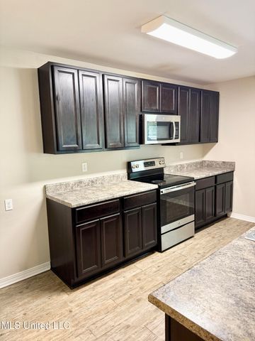 49 Whisperwood Lane, Ocean Springs, MS 39564