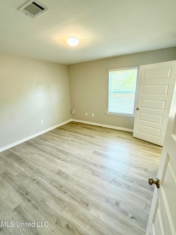 49 Whisperwood Lane, Ocean Springs, MS 39564