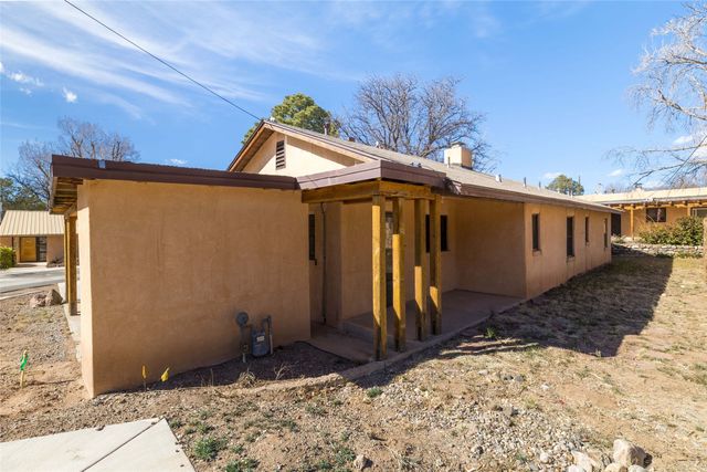 111 Camino Matias, Santa Fe, NM 87501