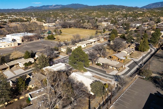 111 Camino Matias, Santa Fe, NM 87501