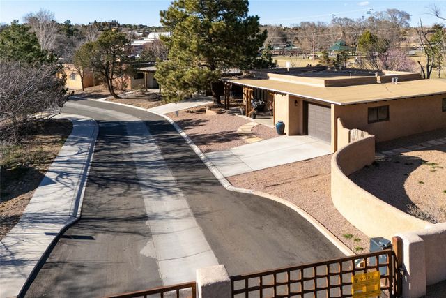 111 Camino Matias, Santa Fe, NM 87501