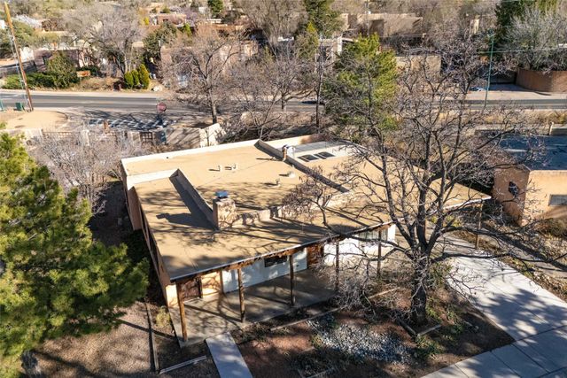 111 Camino Matias, Santa Fe, NM 87501